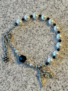 ARTISAN Rosary bracelet Swarovski Black & White Pearl Crystal Prayer beads
